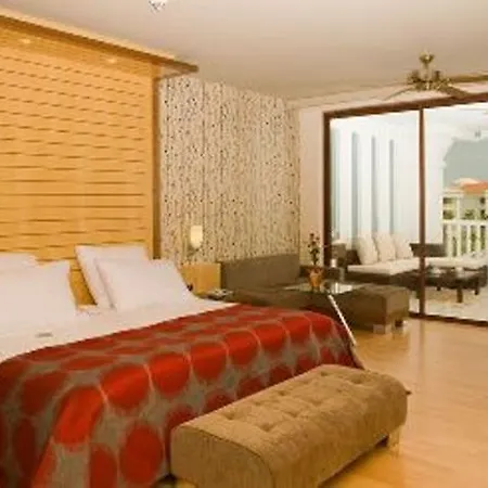 Defne Kumul ホテル 4*